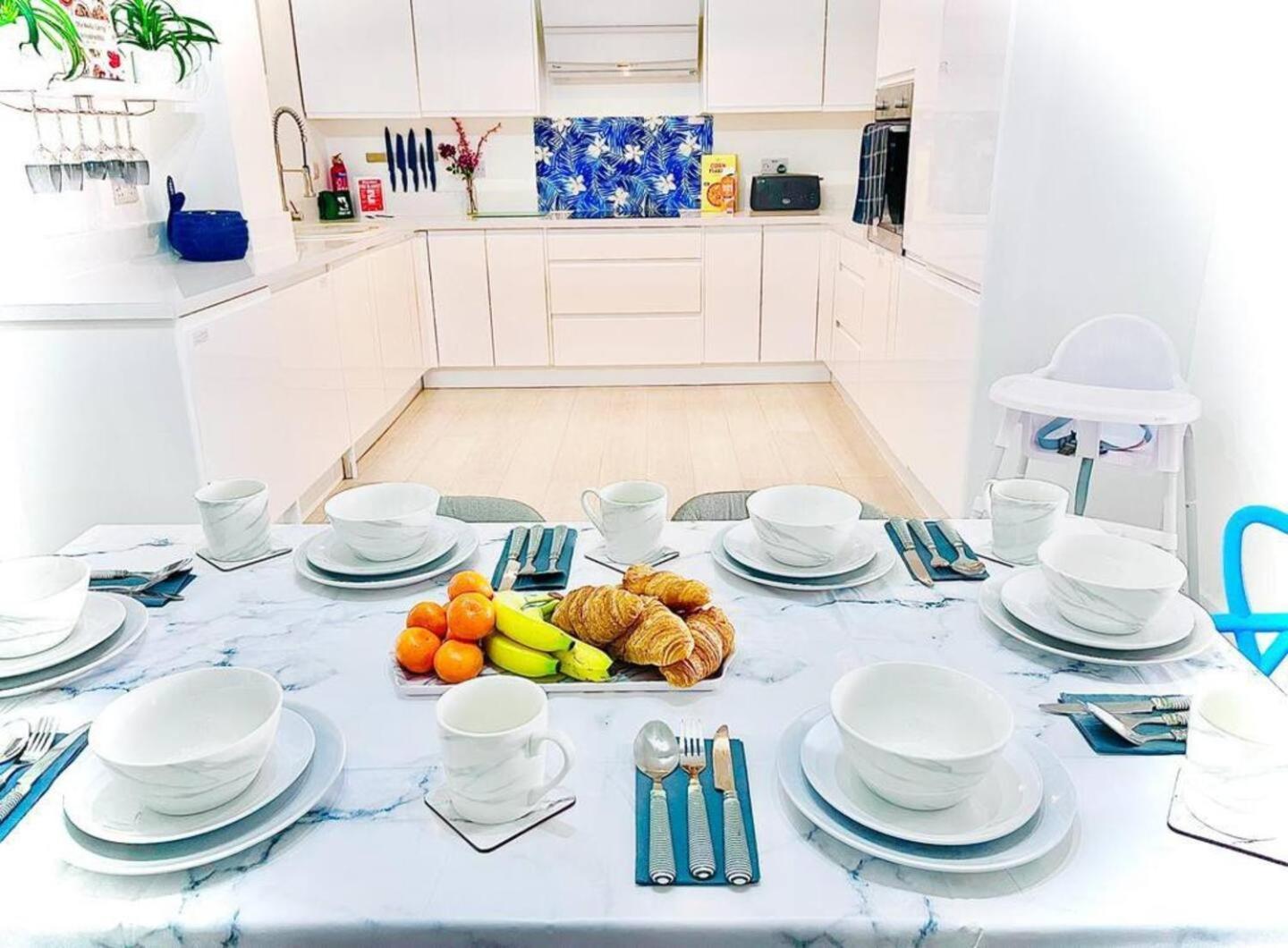 Stunning 3 Double Bedroom Beach Front Apartment 포츠머스 외부 사진