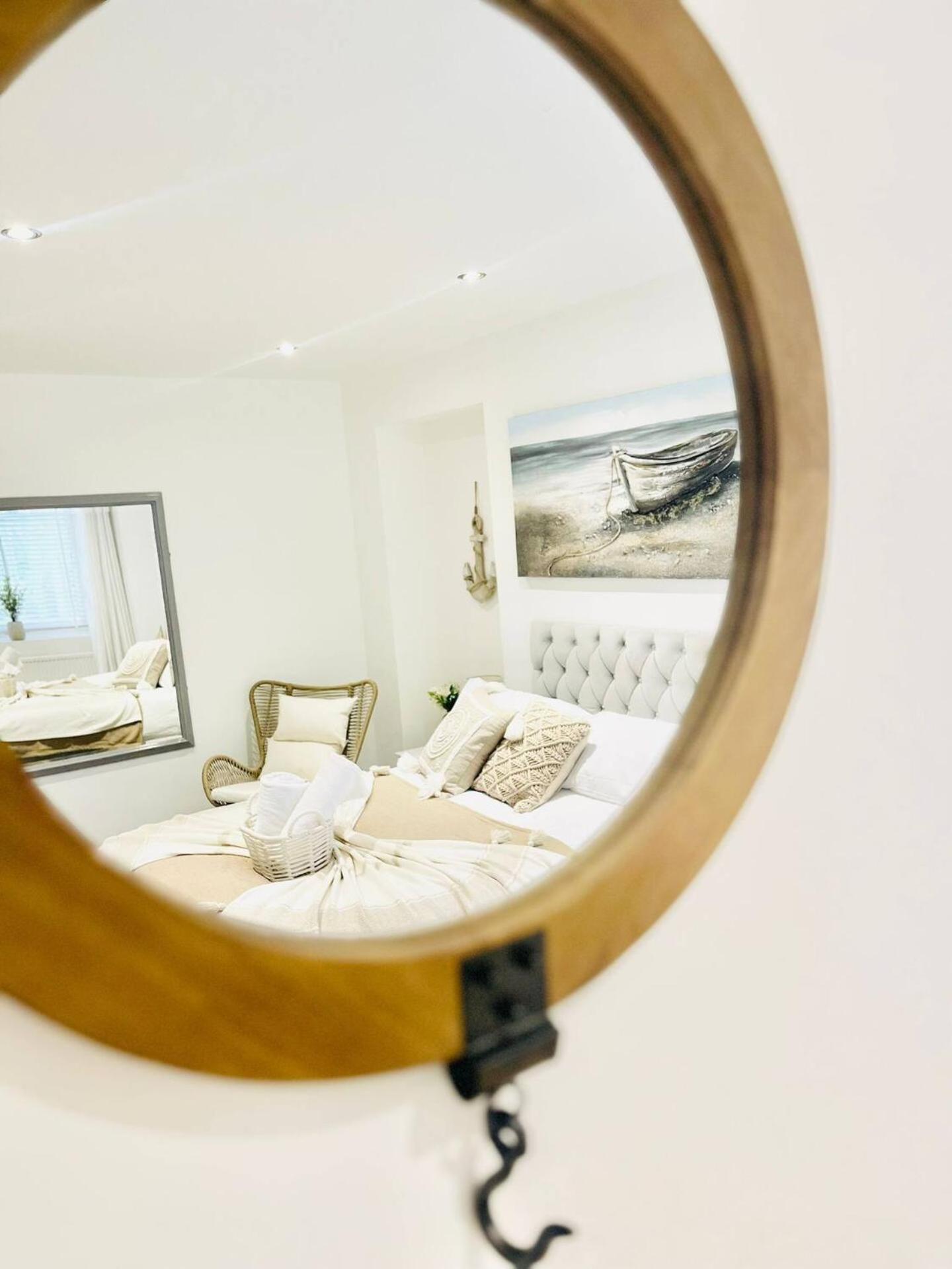 Stunning 3 Double Bedroom Beach Front Apartment 포츠머스 외부 사진