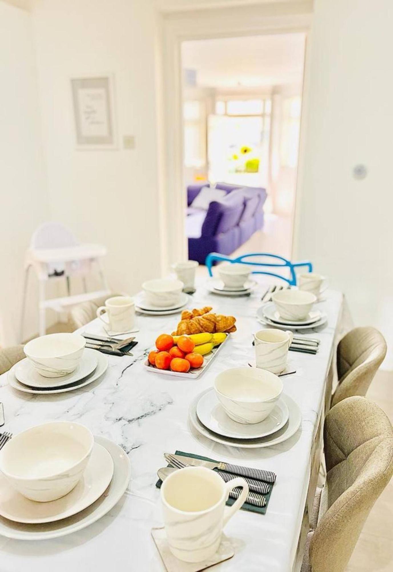 Stunning 3 Double Bedroom Beach Front Apartment 포츠머스 외부 사진